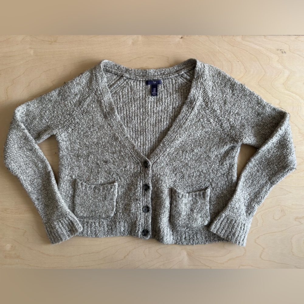 GAP Soft Gray Cardigan Size M